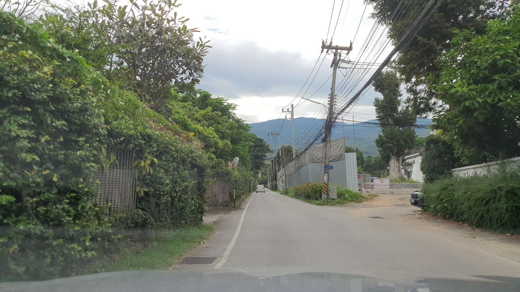 ภาพถนนตรงที่ เมย่า เชียงใหม่ ตั้งอยู่ ถ่ายโดย jrcarlsen พ.ศ. 2564 (2021) · A street-level view of where เมย่า เชียงใหม่ · Moei Chiang Mai stands, by jrcarlsen in 2564 (2021)