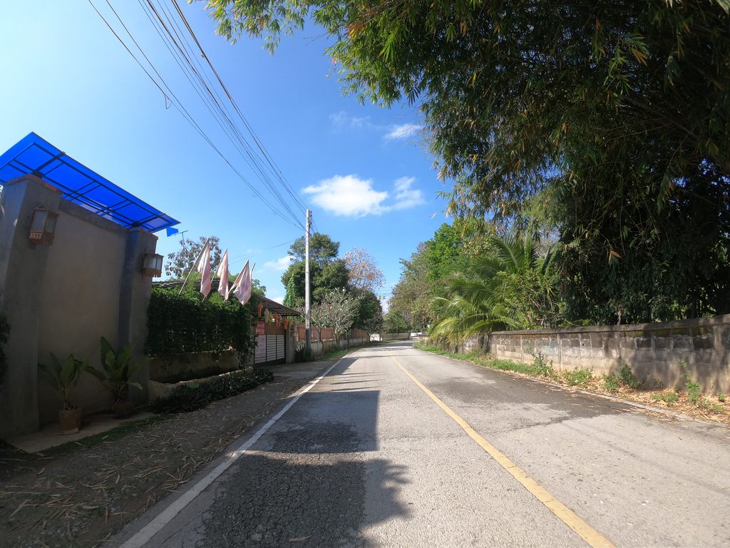 ภาพถนนตรงที่ ajadventures ตั้งอยู่ ถ่ายโดย chanuwath_grab พ.ศ. 2562 (2019) · A street-level view of where ajadventures stands, by chanuwath_grab in 2562 (2019)