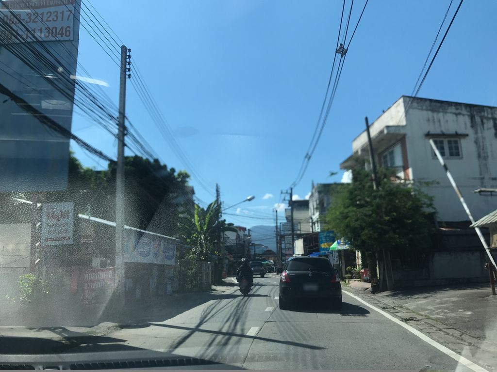ภาพถนนตรงที่ Ele Wash and Dry ตั้งอยู่ ถ่ายโดย prasert พ.ศ. 2561 (2018) · A street-level view of where Ele Wash and Dry stands, by prasert in 2561 (2018)