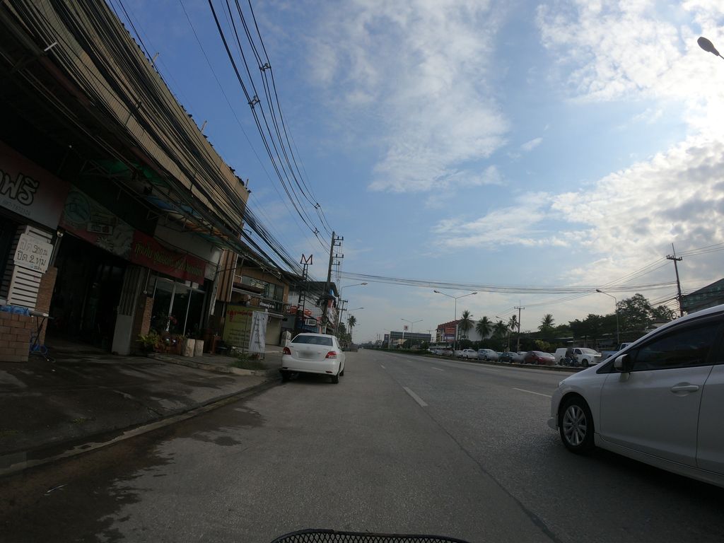 ภาพถนนตรงที่ บ่อกุ้งเบญจวรรณ ตั้งอยู่ ถ่ายโดย chanuwath_grab พ.ศ. 2562 (2019) · A street-level view of where บ่อกุ้งเบญจวรรณ · Bo Kung Benchuanron stands, by chanuwath_grab in 2562 (2019)