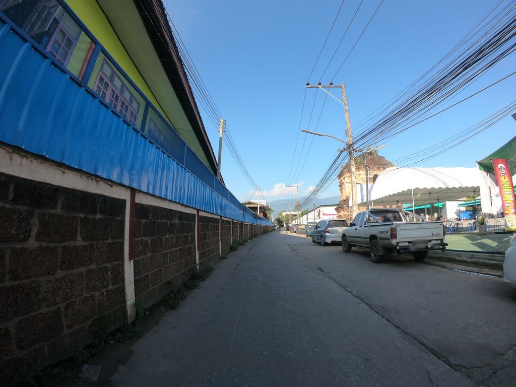 ภาพถนนตรงที่ Yada's ร้านต่อขนตา ตั้งอยู่ ถ่ายโดย chanuwath_grab พ.ศ. 2562 (2019) · A street-level view of where Yada's ร้านต่อขนตา stands, by chanuwath_grab in 2562 (2019)