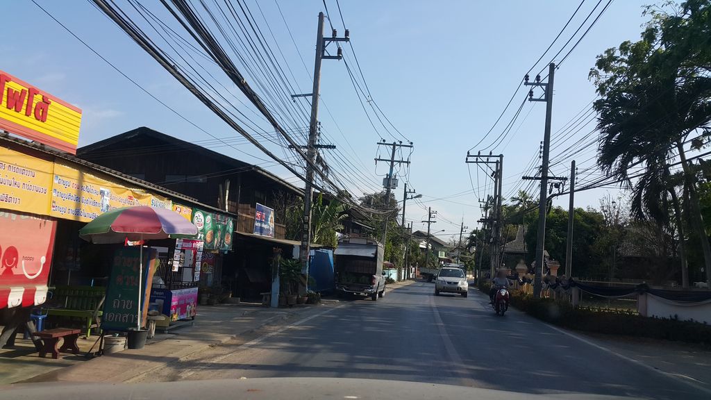 ภาพถนนตรงที่ SCD Group ตั้งอยู่ ถ่ายโดย jrcarlsen พ.ศ. 2560 (2017) · A street-level view of where SCD Group stands, by jrcarlsen in 2560 (2017)