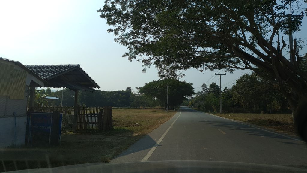 ภาพถนนตรงที่ ร้านฮักเน้ออินดี้ ตั้งอยู่ ถ่ายโดย jrcarlsen พ.ศ. 2562 (2019) · A street-level view of where ร้านฮักเน้ออินดี้ · Ran Haknoe Indie stands, by jrcarlsen in 2562 (2019)