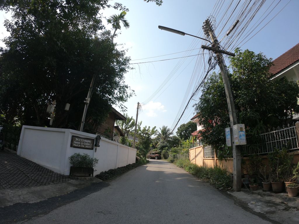 ภาพถนนตรงที่ Kittawan Home & Gallery ตั้งอยู่ ถ่ายโดย chanuwath_grab พ.ศ. 2562 (2019) · A street-level view of where Kittawan Home & Gallery stands, by chanuwath_grab in 2562 (2019)