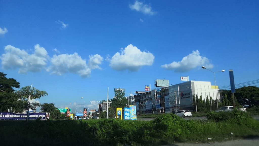ภาพถนนตรงที่ ร้านข้าวควาย ตั้งอยู่ ถ่ายโดย charlesano พ.ศ. 2561 (2018) · A street-level view of where ร้านข้าวควาย · Ran Khao Khwai stands, by charlesano in 2561 (2018)
