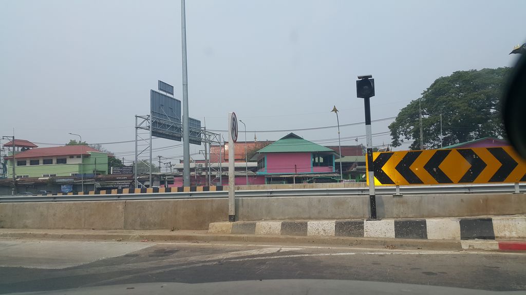 ภาพถนนตรงที่ ลาบป่าตันดีขม ตั้งอยู่ ถ่ายโดย jrcarlsen พ.ศ. 2562 (2019) · A street-level view of where ลาบป่าตันดีขม · Lap Pa Tan Di Khom stands, by jrcarlsen in 2562 (2019)