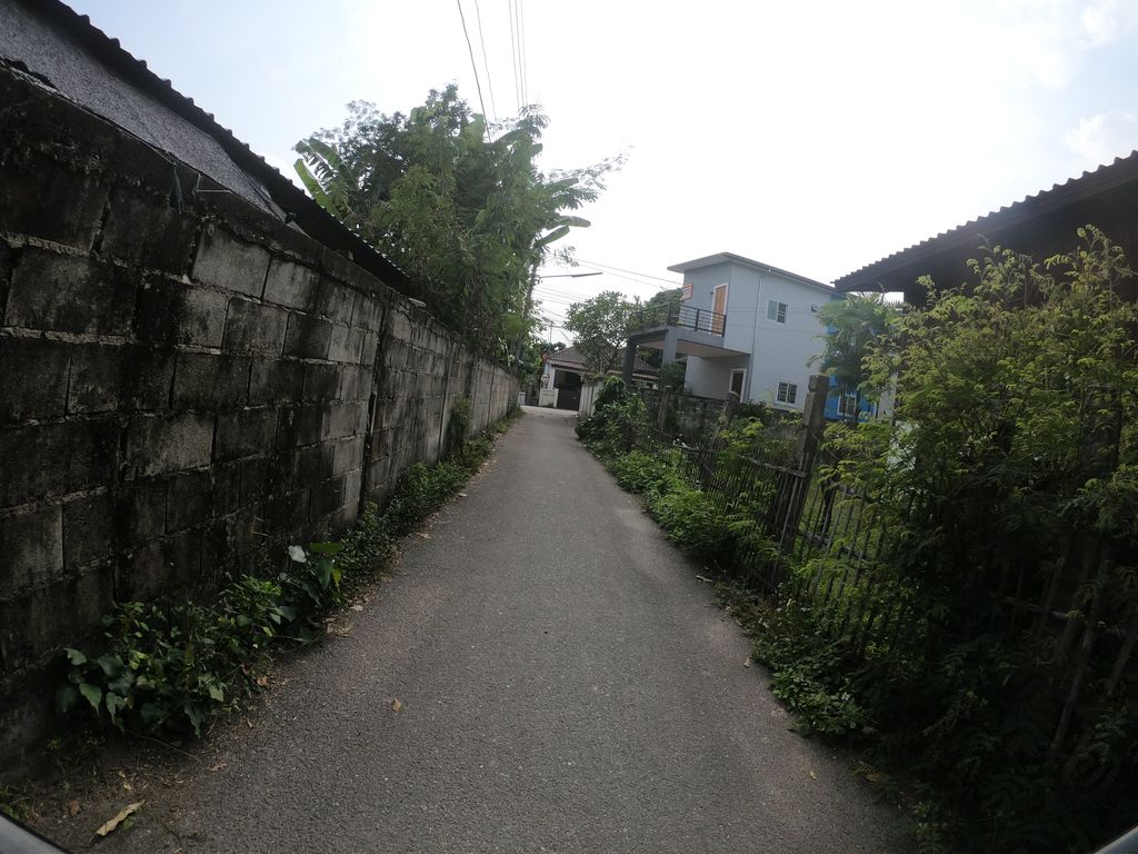 ภาพถนนตรงที่ บ้านอุโบสถ ตั้งอยู่ ถ่ายโดย chanuwath_grab พ.ศ. 2562 (2019) · A street-level view of where บ้านอุโบสถ · Ban Ubosot stands, by chanuwath_grab in 2562 (2019)