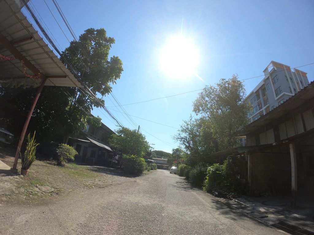ภาพถนนตรงที่ หม่าล่า คันทรี่ ตั้งอยู่ ถ่ายโดย chanuwath_grab พ.ศ. 2562 (2019) · A street-level view of where หม่าล่า คันทรี่ · Mala Khansi stands, by chanuwath_grab in 2562 (2019)