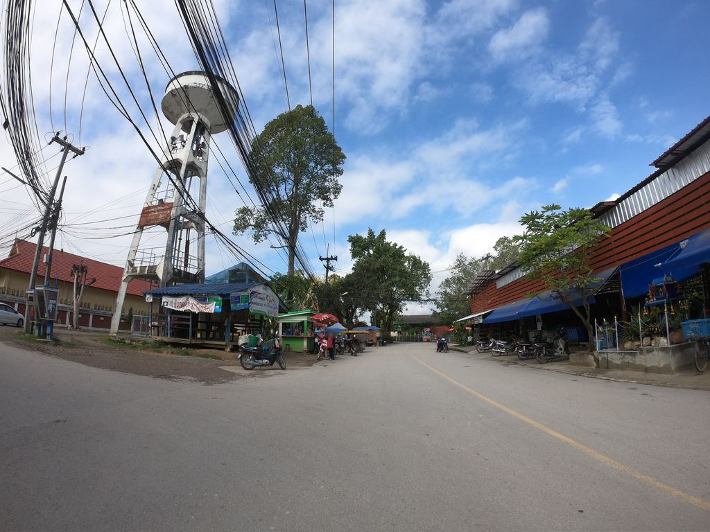 ภาพถนนตรงที่ ร้านเพิ่มทรัพย์ ท่าเกวียน ตั้งอยู่ ถ่ายโดย chanuwath_grab พ.ศ. 2562 (2019) · A street-level view of where ร้านเพิ่มทรัพย์ ท่าเกวียน · Ran Phoemsap Tha Kwian stands, by chanuwath_grab in 2562 (2019)