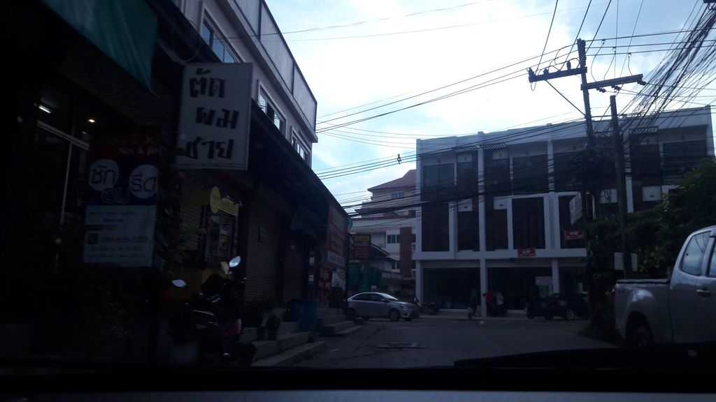 ภาพถนนตรงที่ Kinplearn Japanese Restaurant ตั้งอยู่ ถ่ายโดย ratchaphat พ.ศ. 2559 (2016) · A street-level view of where Kinplearn Japanese Restaurant stands, by ratchaphat in 2559 (2016)