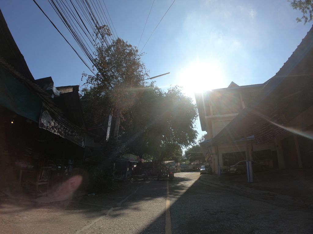 ภาพถนนตรงที่ Gigkik Nail and Spa ตั้งอยู่ ถ่ายโดย chanuwath_grab พ.ศ. 2562 (2019) · A street-level view of where Gigkik Nail and Spa stands, by chanuwath_grab in 2562 (2019)