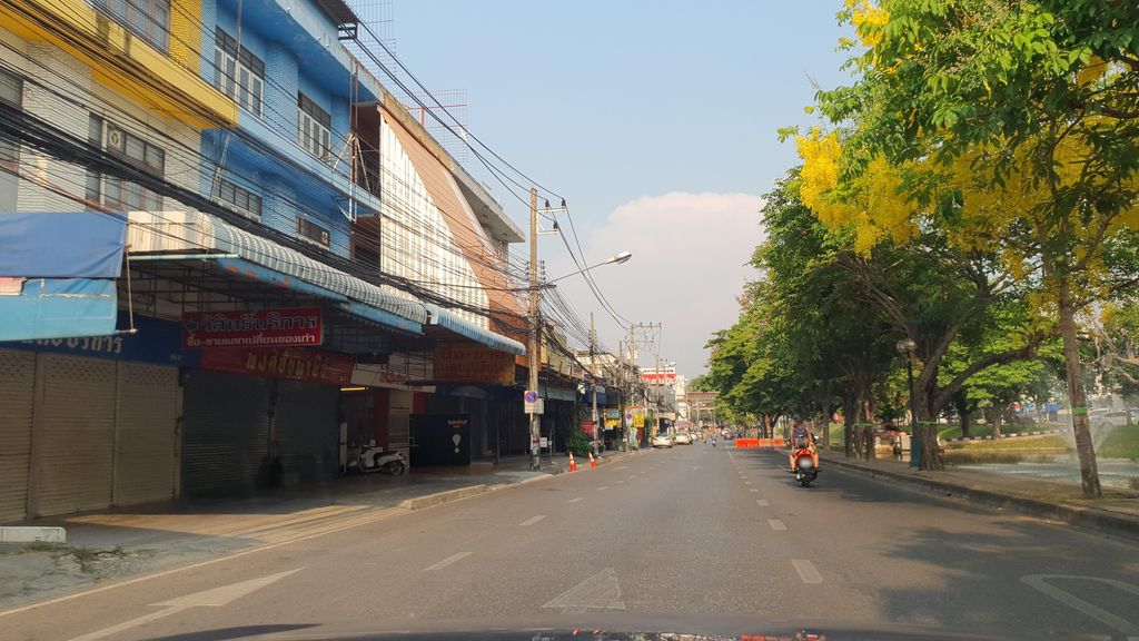 ภาพถนนตรงที่ DC Collection Chiang Mai ตั้งอยู่ ถ่ายโดย jrcarlsen พ.ศ. 2565 (2022) · A street-level view of where DC Collection Chiang Mai stands, by jrcarlsen in 2565 (2022)