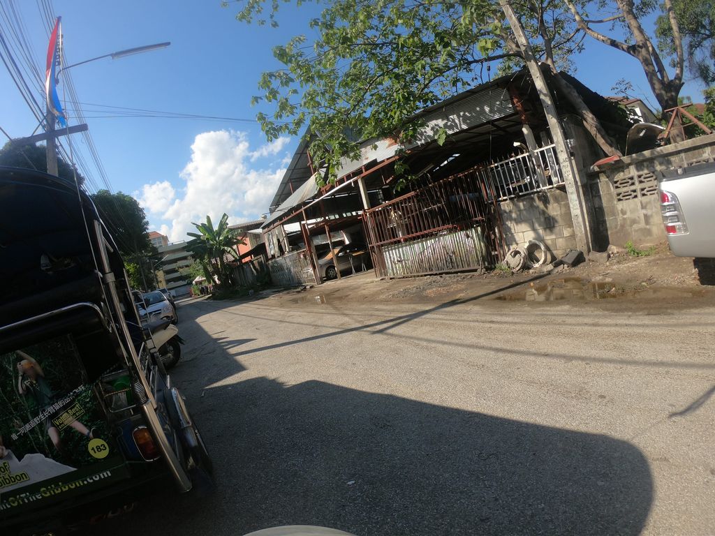 ภาพถนนตรงที่ Psych hostel chiangmai ตั้งอยู่ ถ่ายโดย chanuwath_grab พ.ศ. 2562 (2019) · A street-level view of where Psych hostel chiangmai stands, by chanuwath_grab in 2562 (2019)