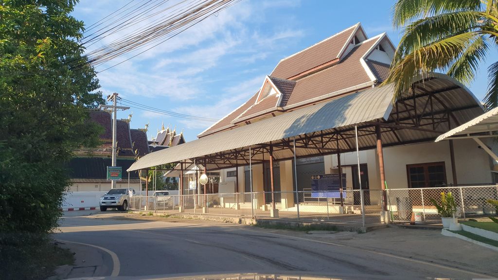 ภาพถนนตรงที่ HOP Chafe ตั้งอยู่ ถ่ายโดย jrcarlsen พ.ศ. 2565 (2022) · A street-level view of where HOP Chafe stands, by jrcarlsen in 2565 (2022)