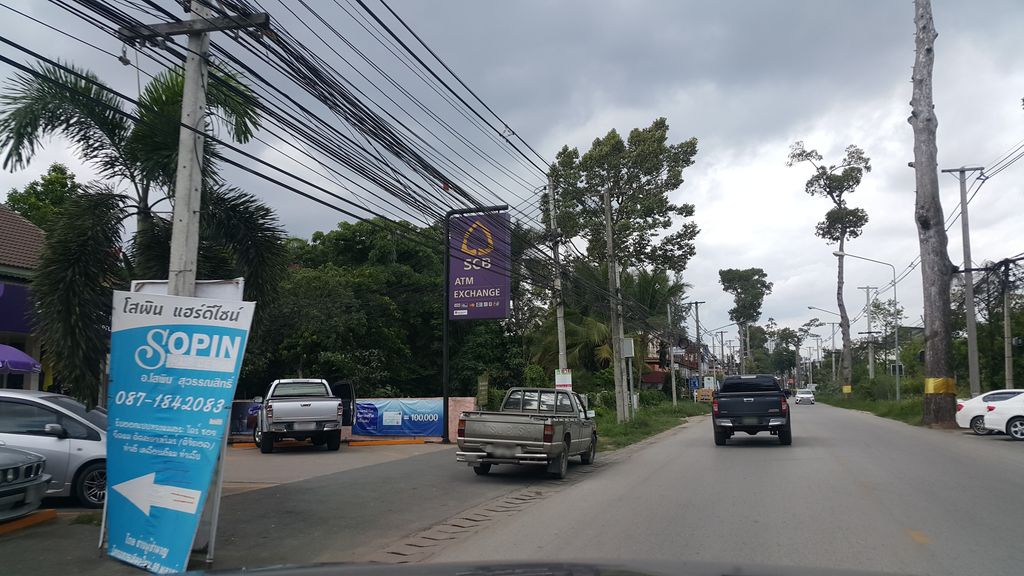 ภาพถนนตรงที่ Lee Phone 89 Plaza ตั้งอยู่ ถ่ายโดย jrcarlsen พ.ศ. 2559 (2016) · A street-level view of where Lee Phone 89 Plaza stands, by jrcarlsen in 2559 (2016)