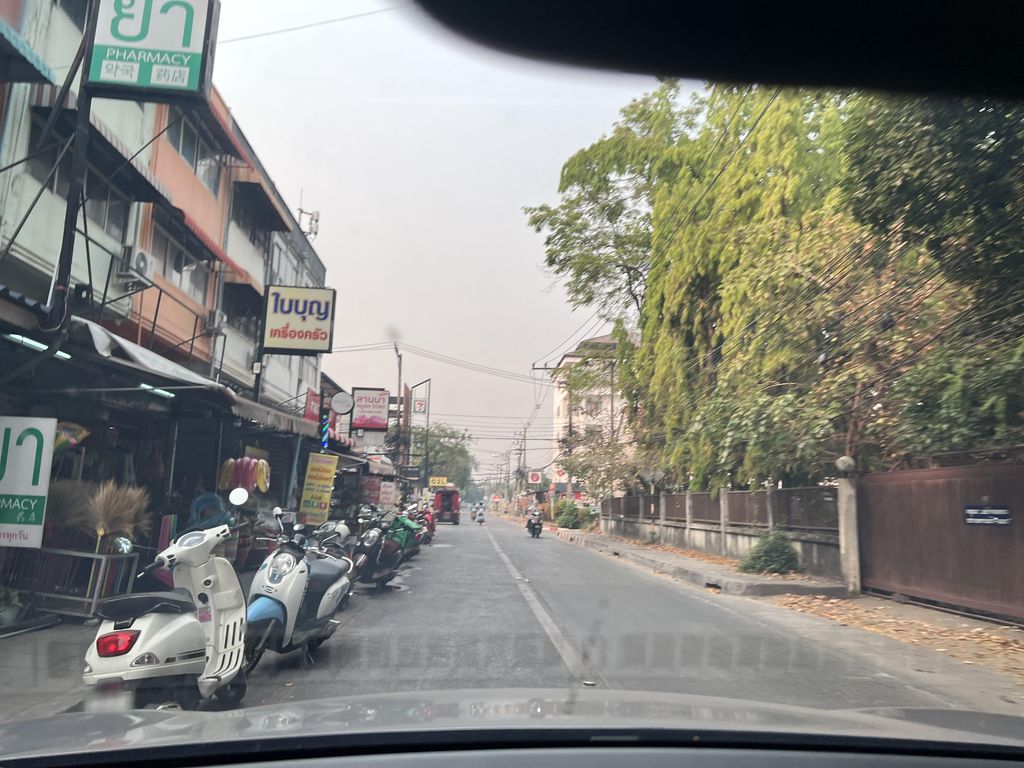 ภาพถนนตรงที่ คลับสุขภาพ ลานนาป่าตัน - เชียงใหม่ ตั้งอยู่ ถ่ายโดย lin_wang พ.ศ. 2567 (2024) · A street-level view of where คลับสุขภาพ ลานนาป่าตัน - เชียงใหม่ · Club Sukkhaphap Lan Na Pa Tan - Chiang Mai stands, by lin_wang in 2567 (2024)
