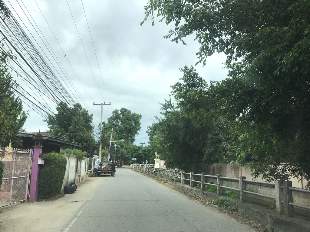ภาพถนนตรงที่ ตันโจเฟอร์นิเจอร์ สำนักงาน ตั้งอยู่ ถ่ายโดย prasert พ.ศ. 2561 (2018) · A street-level view of where ตันโจเฟอร์นิเจอร์ สำนักงาน · Tan Cho Furniture Samnakngan stands, by prasert in 2561 (2018)
