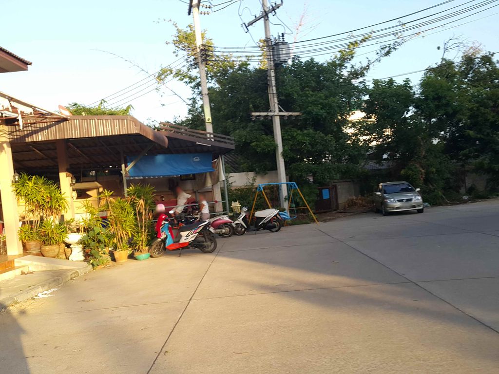 ภาพถนนตรงที่ บริษัท ณัฐรัศมิ์ เชียงใหม่ จำกัด ตั้งอยู่ ถ่ายโดย jrcarlsen พ.ศ. 2558 (2015) · A street-level view of where บริษัท ณัฐรัศมิ์ เชียงใหม่ จำกัด · Natrat Chiang Mai Chamkat Company stands, by jrcarlsen in 2558 (2015)