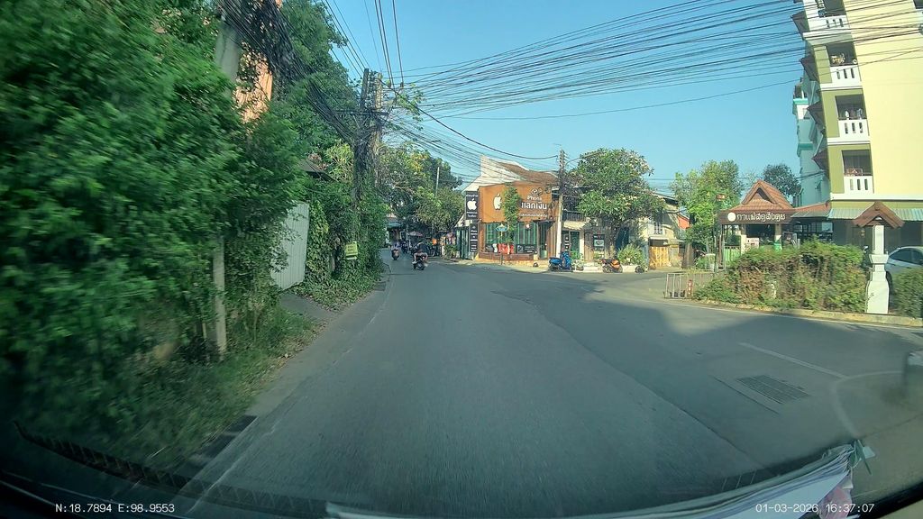 ภาพถนนตรงที่ เลิศรัตนอพาร์ทเม้นท์ ตั้งอยู่ ถ่ายโดย ThailandCambodia พ.ศ. 2569 (2026) · A street-level view of where เลิศรัตนอพาร์ทเม้นท์ · Loesatna Apartment stands, by ThailandCambodia in 2569 (2026)