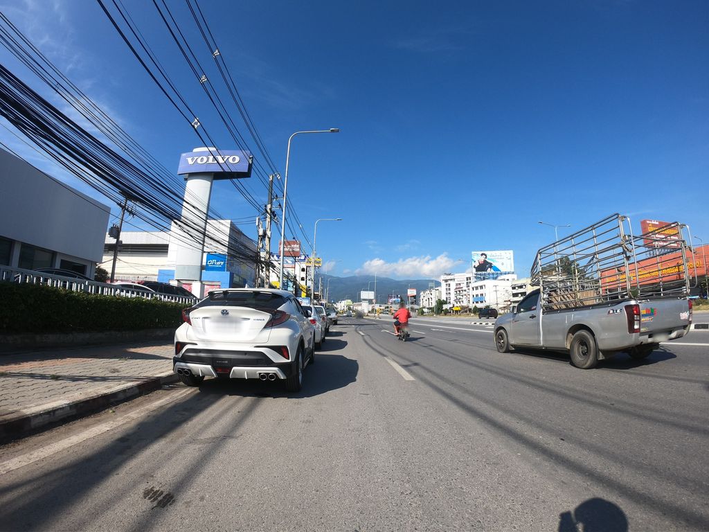 ภาพถนนตรงที่ VOLVO Chiang Mai ตั้งอยู่ ถ่ายโดย chanuwath_grab พ.ศ. 2562 (2019) · A street-level view of where VOLVO Chiang Mai stands, by chanuwath_grab in 2562 (2019)