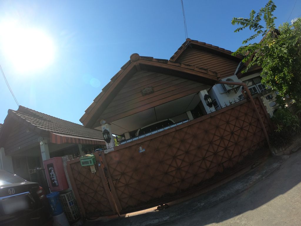 ภาพถนนตรงที่ Baan Khlong Mae Kha ตั้งอยู่ ถ่ายโดย chanuwath_grab พ.ศ. 2562 (2019) · A street-level view of where Baan Khlong Mae Kha stands, by chanuwath_grab in 2562 (2019)