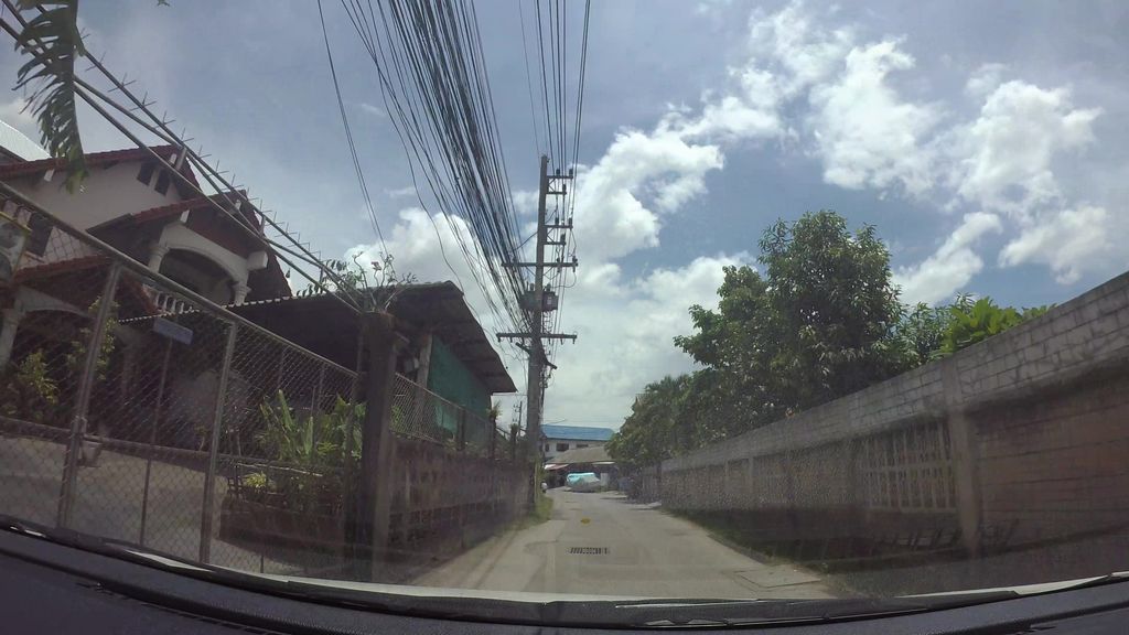 ภาพถนนตรงที่ Elephant Discovery Chiang Mai ตั้งอยู่ ถ่ายโดย kaart_3 พ.ศ. 2562 (2019) · A street-level view of where Elephant Discovery Chiang Mai stands, by kaart_3 in 2562 (2019)