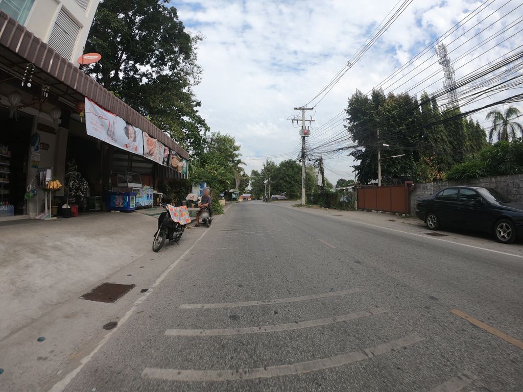 ภาพถนนตรงที่ The Re-Search Coffee Lab ตั้งอยู่ ถ่ายโดย chanuwath_grab พ.ศ. 2562 (2019) · A street-level view of where The Re-Search Coffee Lab stands, by chanuwath_grab in 2562 (2019)