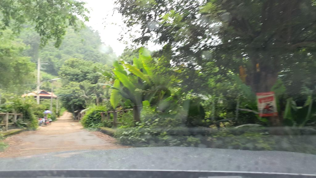 ภาพถนนตรงที่ ม่อนอิงสุข Mon Ing Suk Eco Stay, Hang Dong, Chiang mai ตั้งอยู่ ถ่ายโดย jrcarlsen พ.ศ. 2564 (2021) · A street-level view of where ม่อนอิงสุข Mon Ing Suk Eco Stay, Hang Dong, Chiang mai stands, by jrcarlsen in 2564 (2021)