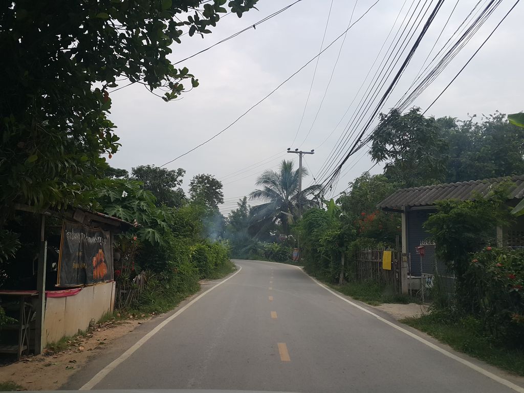 ภาพถนนตรงที่ บริษัท พชรคุณการก่อสร้าง รับสร้างบ้านทั่วภาคเหนือ เชียงใหม่ ลำปาง ครบวงจร ตั้งอยู่ ถ่ายโดย jrcarlsen พ.ศ. 2558 (2015) · A street-level view of where บริษัท พชรคุณการก่อสร้าง รับสร้างบ้านทั่วภาคเหนือ เชียงใหม่ ลำปาง ครบวงจร · Phachon Khun Kankosang Rapsangban Thua Phaknuea Chiang Mai Lampang Khrabuangchon Company stands, by jrcarlsen in 2558 (2015)