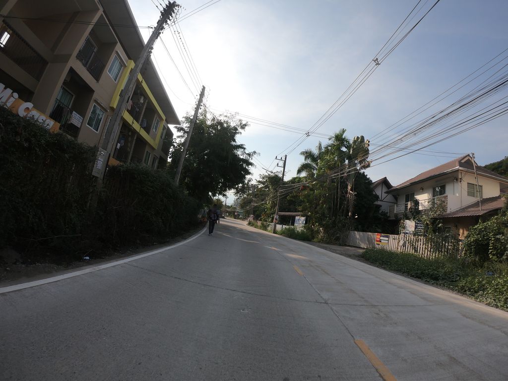 ภาพถนนตรงที่ Mi Casa Apartment ตั้งอยู่ ถ่ายโดย chanuwath_grab พ.ศ. 2562 (2019) · A street-level view of where Mi Casa Apartment stands, by chanuwath_grab in 2562 (2019)