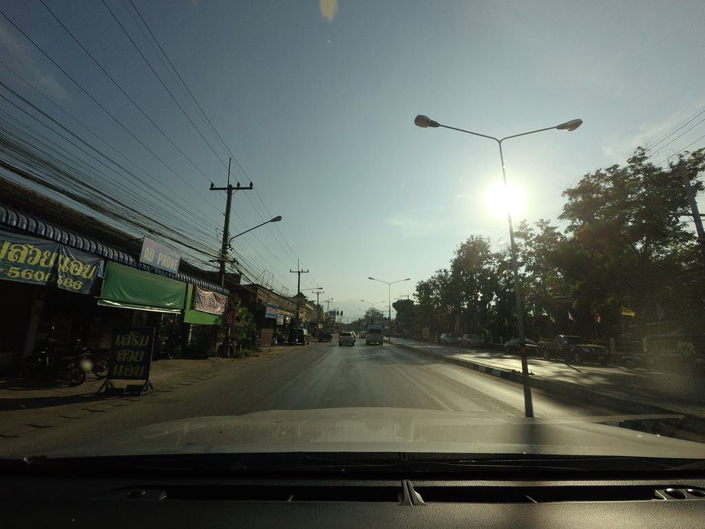 ภาพถนนตรงที่ เอดีโฟน ตั้งอยู่ ถ่ายโดย mishari พ.ศ. 2564 (2021) · A street-level view of where เอดีโฟน · A Difon stands, by mishari in 2564 (2021)
