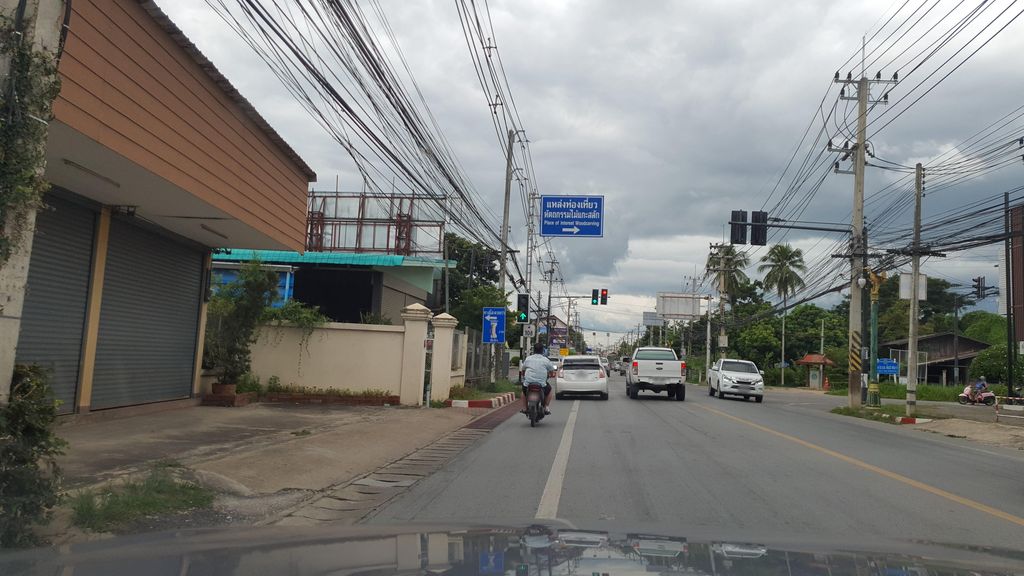 ภาพถนนตรงที่ POP's MATh ตั้งอยู่ ถ่ายโดย jrcarlsen พ.ศ. 2564 (2021) · A street-level view of where POP's MATh stands, by jrcarlsen in 2564 (2021)