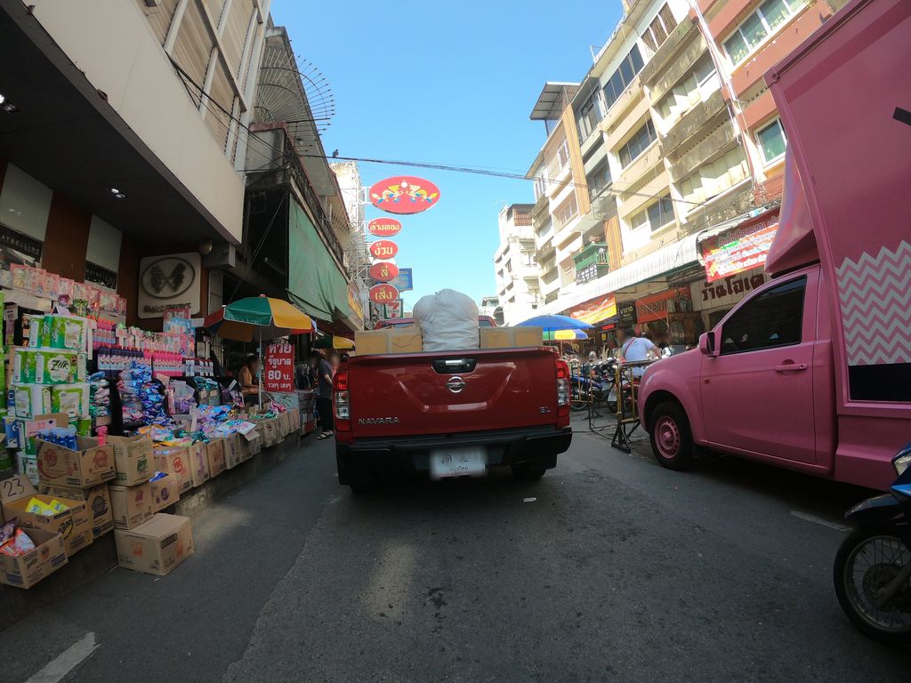 ภาพถนนตรงที่ Win Cosmetics ตั้งอยู่ ถ่ายโดย chanuwath_grab พ.ศ. 2562 (2019) · A street-level view of where Win Cosmetics stands, by chanuwath_grab in 2562 (2019)