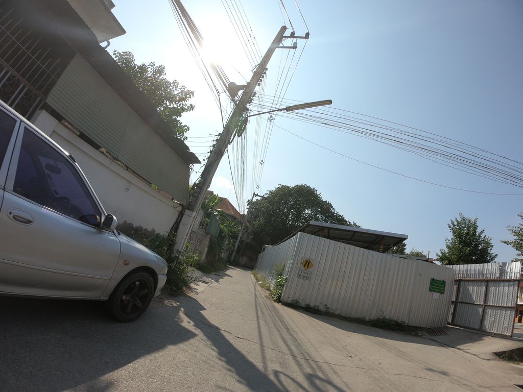 ภาพถนนตรงที่ Krab Moto Service - ศูนย์ซ่อมรถมอเตอร์ไซค์ เชียงใหม่ ตั้งอยู่ ถ่ายโดย chanuwath_grab พ.ศ. 2562 (2019) · A street-level view of where Krab Moto Service - ศูนย์ซ่อมรถมอเตอร์ไซค์ เชียงใหม่ stands, by chanuwath_grab in 2562 (2019)
