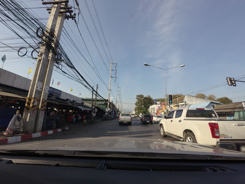 ภาพถนนตรงที่ ร้านน้องขวัญไก่ทอด ตั้งอยู่ ถ่ายโดย mishari พ.ศ. 2563 (2020) · A street-level view of where ร้านน้องขวัญไก่ทอด · Ran Nong Khwan Kaithot stands, by mishari in 2563 (2020)