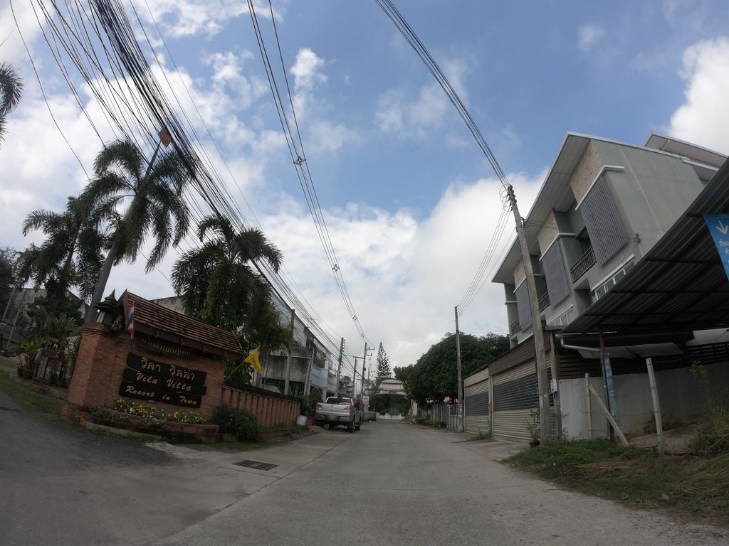 ภาพถนนตรงที่ Vila Villa Resort ตั้งอยู่ ถ่ายโดย chanuwath_grab พ.ศ. 2562 (2019) · A street-level view of where Vila Villa Resort stands, by chanuwath_grab in 2562 (2019)