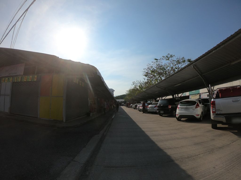 ภาพถนนตรงที่ Number 15 Coffee Bar ตั้งอยู่ ถ่ายโดย chanuwath_grab พ.ศ. 2562 (2019) · A street-level view of where Number 15 Coffee Bar stands, by chanuwath_grab in 2562 (2019)