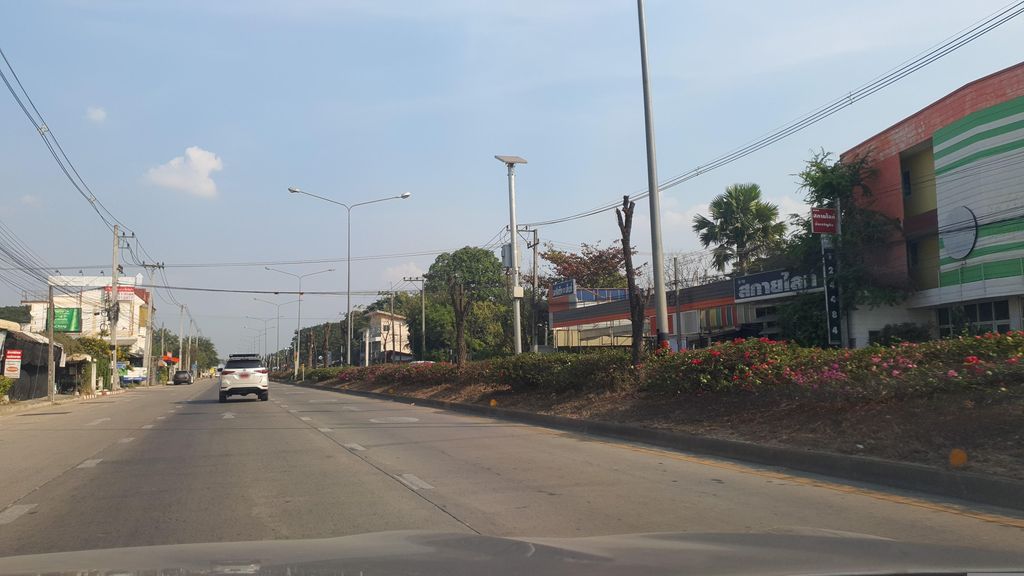 ภาพถนนตรงที่ 7-Eleven (เซเว่น อีเลฟเว่น) ตั้งอยู่ ถ่ายโดย jrcarlsen พ.ศ. 2566 (2023) · A street-level view of where 7-Eleven (เซเว่น อีเลฟเว่น) stands, by jrcarlsen in 2566 (2023)