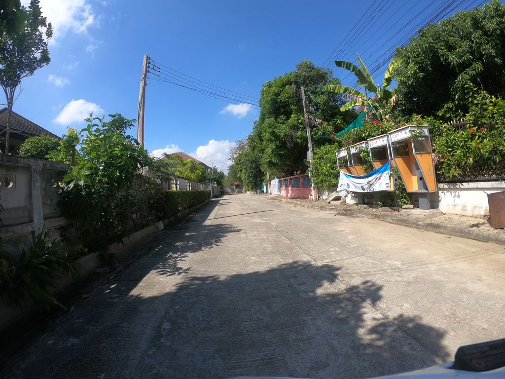 ภาพถนนตรงที่ Relax&Enjoy Thai Massage ตั้งอยู่ ถ่ายโดย chanuwath_grab พ.ศ. 2562 (2019) · A street-level view of where Relax&Enjoy Thai Massage stands, by chanuwath_grab in 2562 (2019)