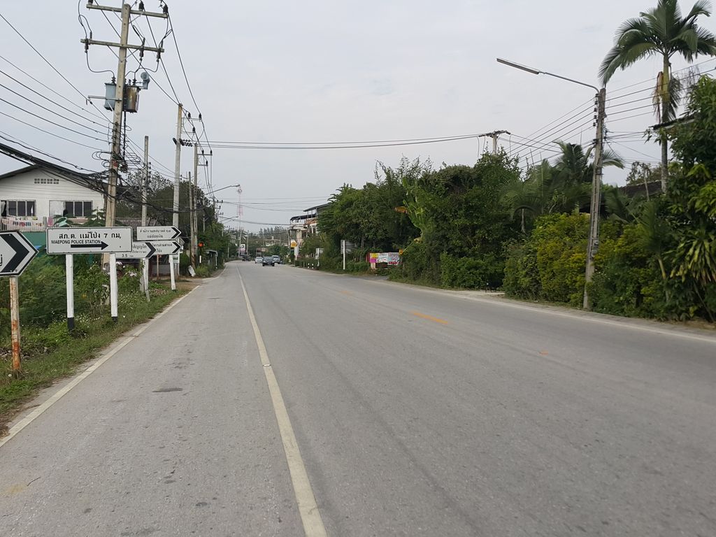 ภาพถนนตรงที่ สำนักงานกฎหมายอัษฎาทนายความ ทนายความเชียงใหม่ ตั้งอยู่ ถ่ายโดย jrcarlsen พ.ศ. 2558 (2015) · A street-level view of where สำนักงานกฎหมายอัษฎาทนายความ ทนายความเชียงใหม่ · Samnakngan Kotmai Atda Thanaikhwam Thanaikhwam Chiang Mai stands, by jrcarlsen in 2558 (2015)