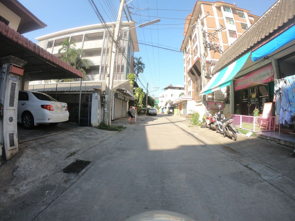 ภาพถนนตรงที่ Eagle House ตั้งอยู่ ถ่ายโดย chanuwath_grab พ.ศ. 2562 (2019) · A street-level view of where Eagle House stands, by chanuwath_grab in 2562 (2019)