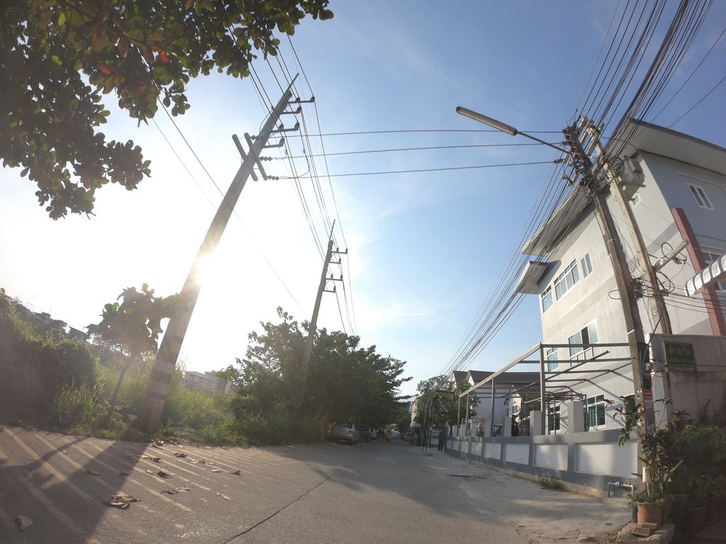 ภาพถนนตรงที่ CC Beauty Complete ตั้งอยู่ ถ่ายโดย chanuwath_grab พ.ศ. 2562 (2019) · A street-level view of where CC Beauty Complete stands, by chanuwath_grab in 2562 (2019)