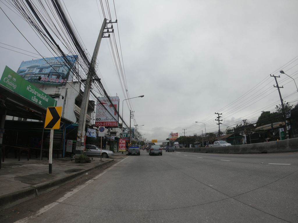 ภาพถนนตรงที่ ล้านนิยม ตั้งอยู่ ถ่ายโดย chanuwath_grab พ.ศ. 2562 (2019) · A street-level view of where ล้านนิยม · Lanniima stands, by chanuwath_grab in 2562 (2019)