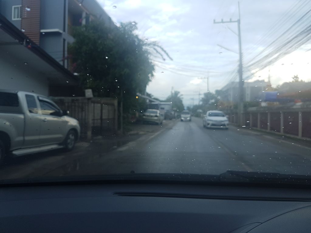 ภาพถนนตรงที่ ล้านโรตีนมแม่ ตั้งอยู่ ถ่ายโดย ekkarin พ.ศ. 2561 (2018) · A street-level view of where ล้านโรตีนมแม่ · Lan Roti Nom Mae stands, by ekkarin in 2561 (2018)
