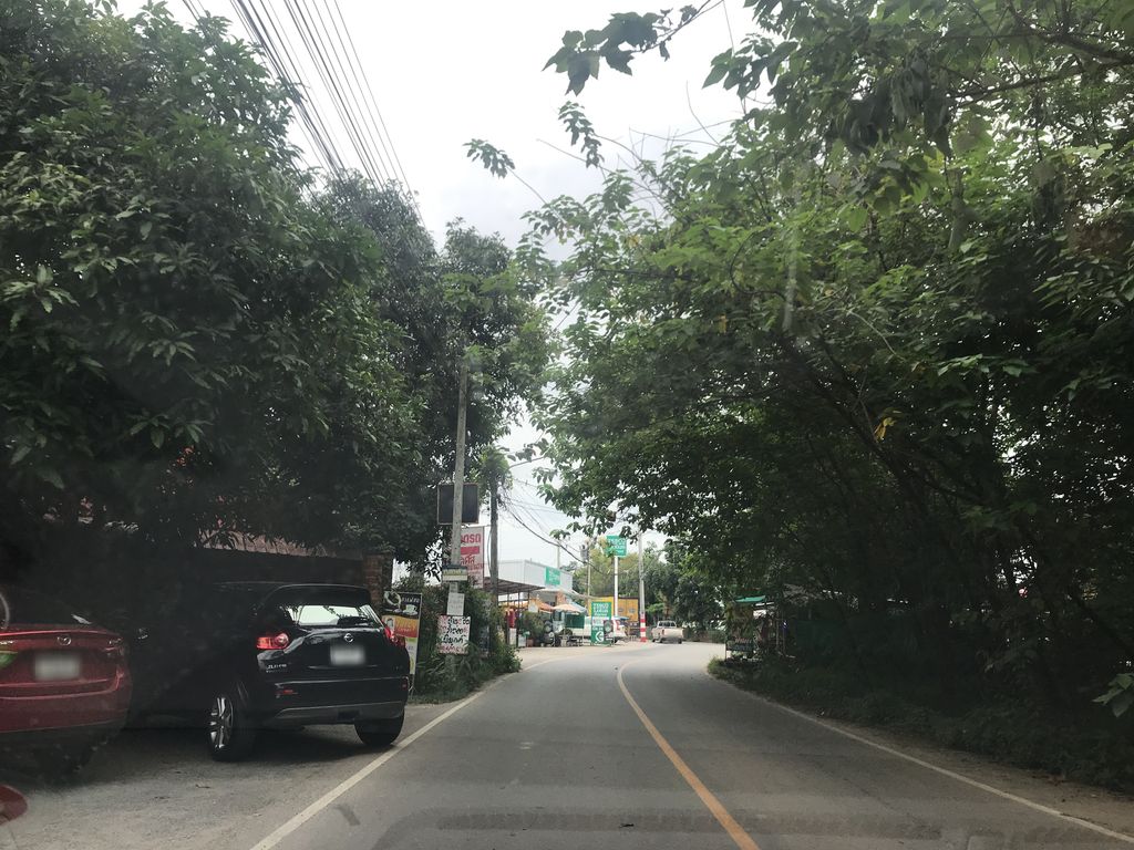 ภาพถนนตรงที่ JAX Burger ตั้งอยู่ ถ่ายโดย prasert พ.ศ. 2561 (2018) · A street-level view of where JAX Burger stands, by prasert in 2561 (2018)