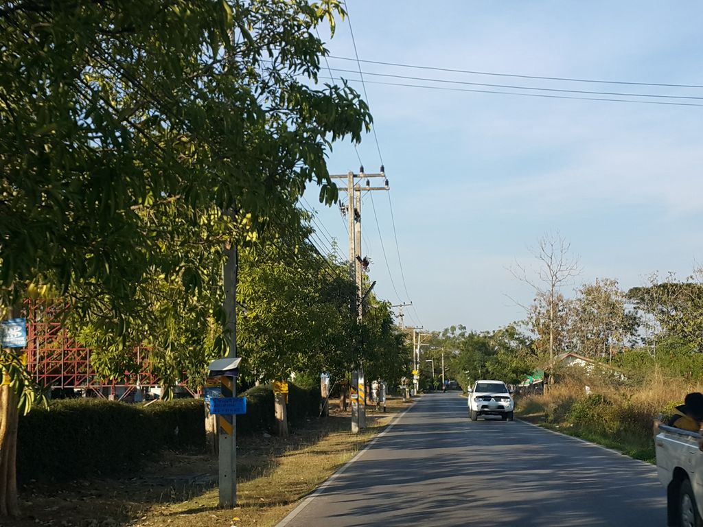 ภาพถนนตรงที่ บายเบฟ BY bev -ท่ารั้ว สันปู่เลยเชียงใหม่ ชา กาแฟ ฟรีไข่มุกอบน้ำผึ้ง 19บาท ตั้งอยู่ ถ่ายโดย jrcarlsen พ.ศ. 2559 (2016) · A street-level view of where บายเบฟ BY bev -ท่ารั้ว สันปู่เลยเชียงใหม่ ชา กาแฟ ฟรีไข่มุกอบน้ำผึ้ง 19บาท stands, by jrcarlsen in 2559 (2016)