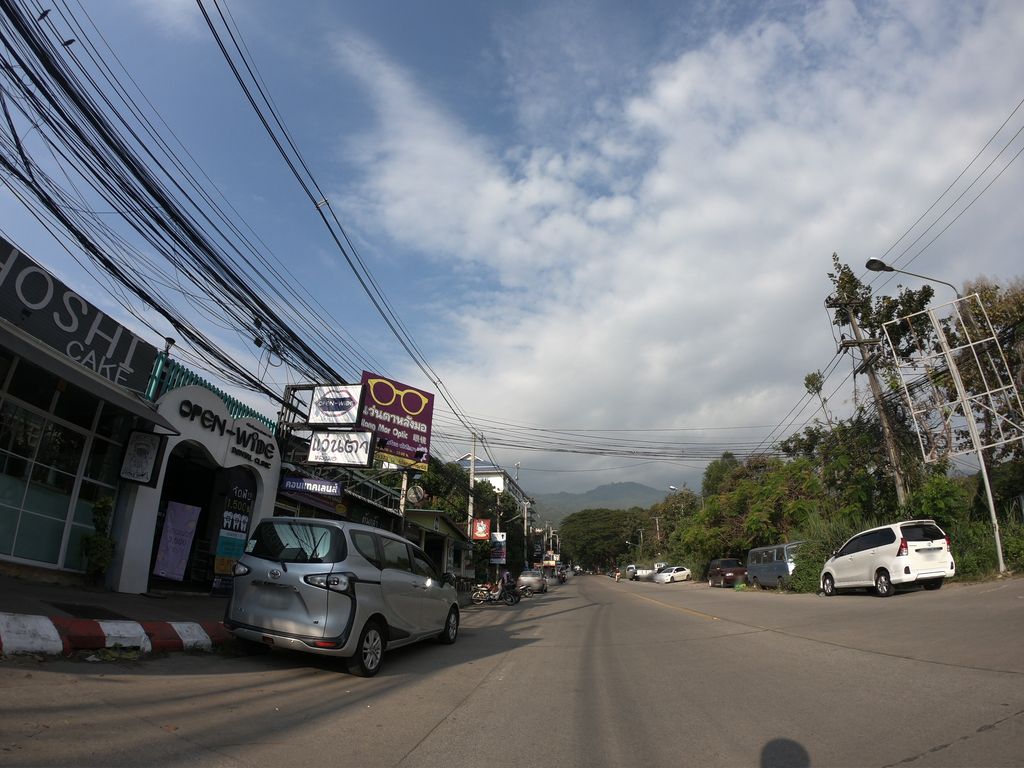 ภาพถนนตรงที่ Wan Li Tong Language School ตั้งอยู่ ถ่ายโดย chanuwath_grab พ.ศ. 2562 (2019) · A street-level view of where Wan Li Tong Language School stands, by chanuwath_grab in 2562 (2019)
