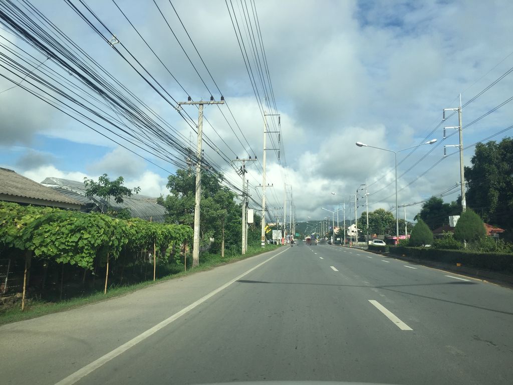 ภาพถนนตรงที่ SCG Express สี่แยกสะเมิง ตั้งอยู่ ถ่ายโดย kyoko พ.ศ. 2561 (2018) · A street-level view of where SCG Express สี่แยกสะเมิง stands, by kyoko in 2561 (2018)