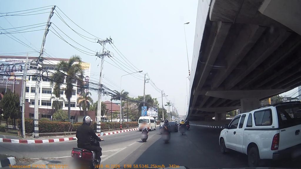 ภาพถนนตรงที่ อัญมณีแอนด์เดอะจิวเวลลี่ ตั้งอยู่ ถ่ายโดย mapcreator พ.ศ. 2562 (2019) · A street-level view of where อัญมณีแอนด์เดอะจิวเวลลี่ · Anmani & The Chiowenli stands, by mapcreator in 2562 (2019)