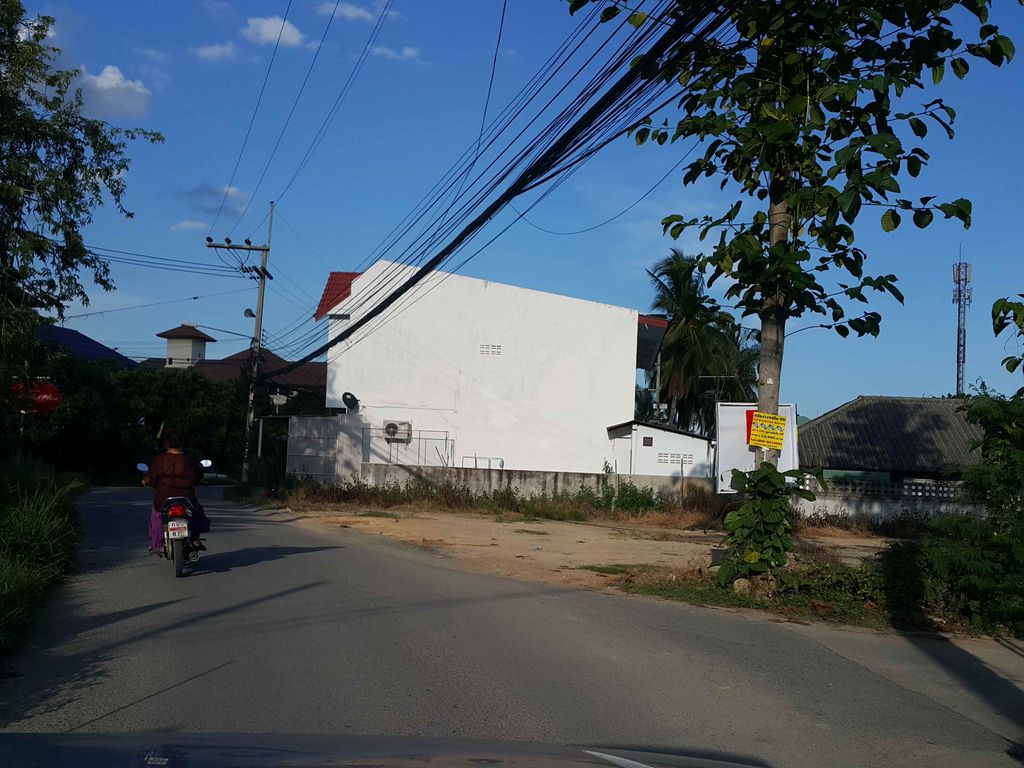 ภาพถนนตรงที่ อู่ซ่อมรถสามารถเซอร์วิส ตั้งอยู่ ถ่ายโดย jrcarlsen พ.ศ. 2558 (2015) · A street-level view of where อู่ซ่อมรถสามารถเซอร์วิส · Utamarot Samantha Service stands, by jrcarlsen in 2558 (2015)